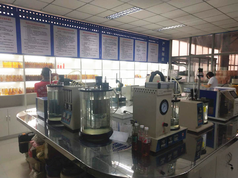 德齿润滑油化验室-先进的化验设备保证油品的质量