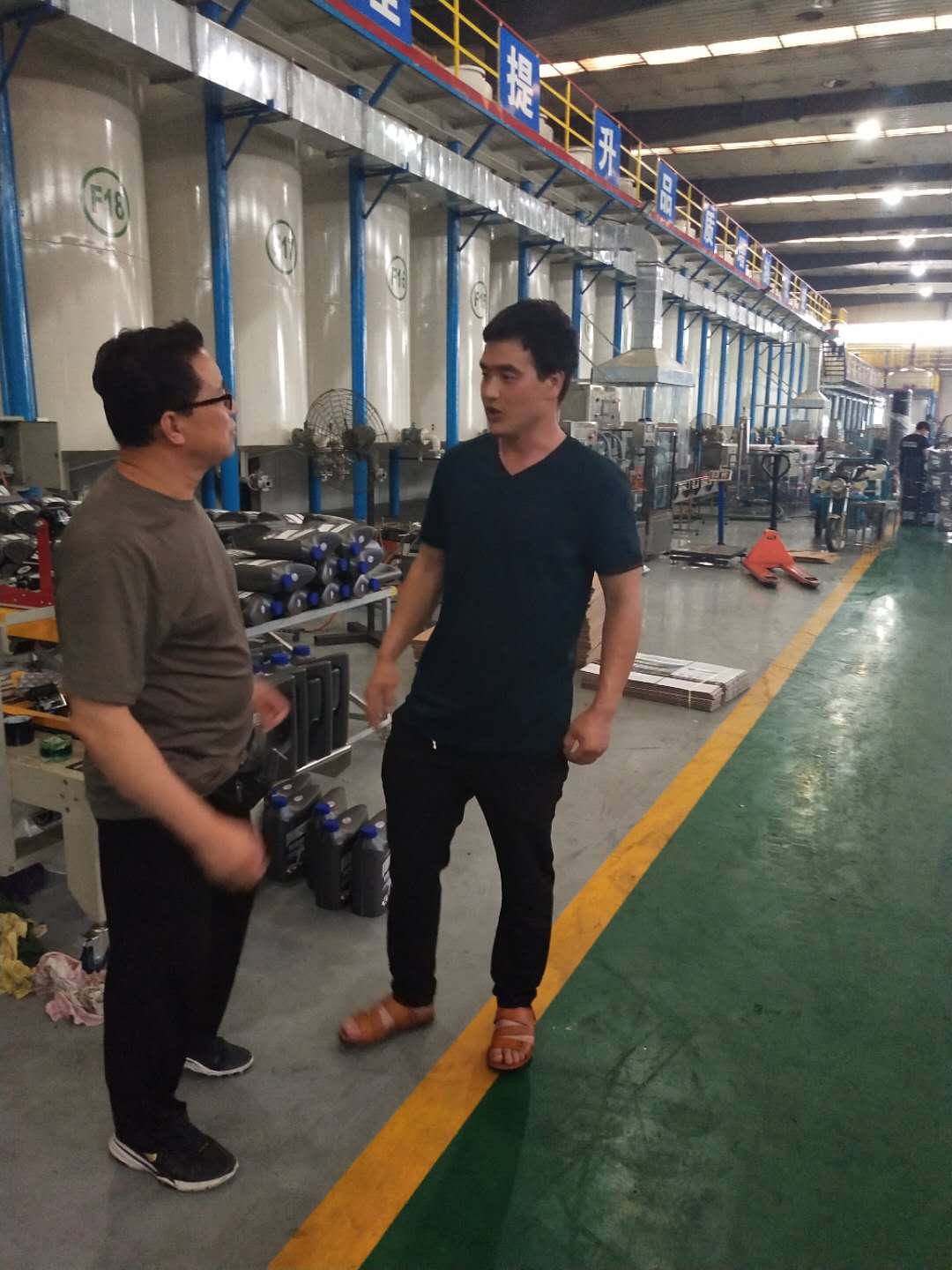 为客户讲解润滑油知识